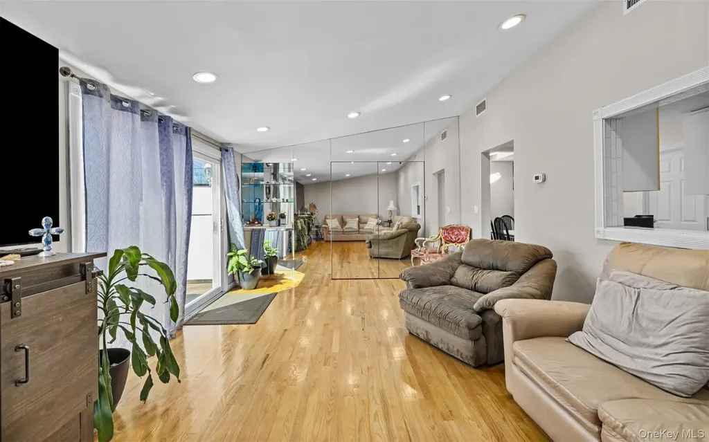 3976 Wicks Avenue Seaford NY 11783