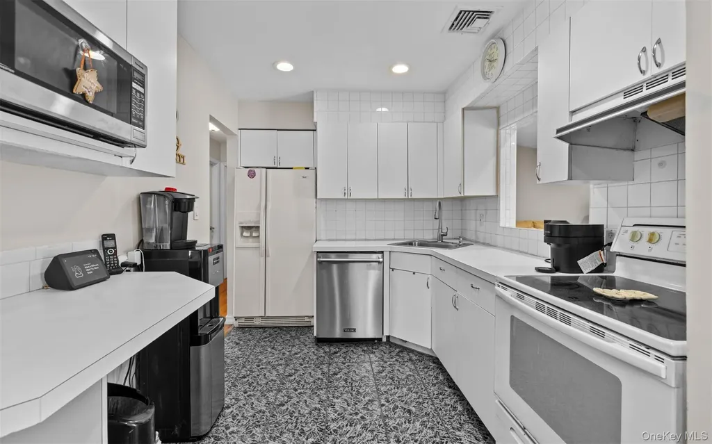 3976 Wicks Avenue Seaford NY 11783