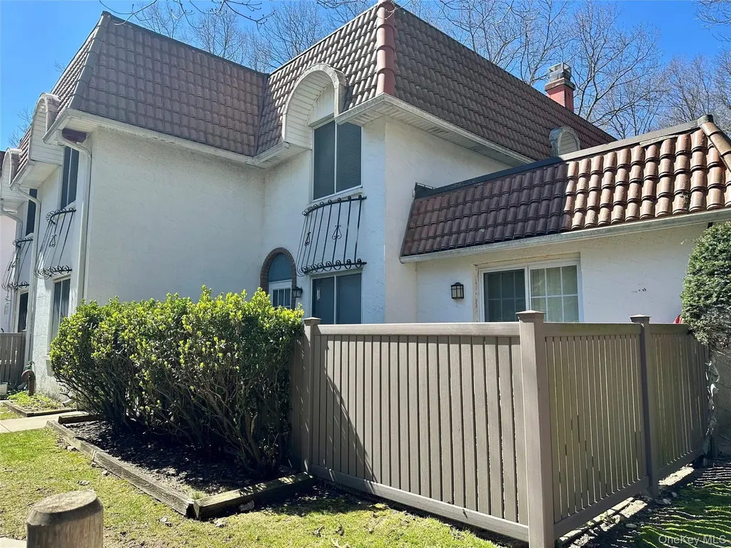 280 Brettonwoods Drive Coram NY 11727