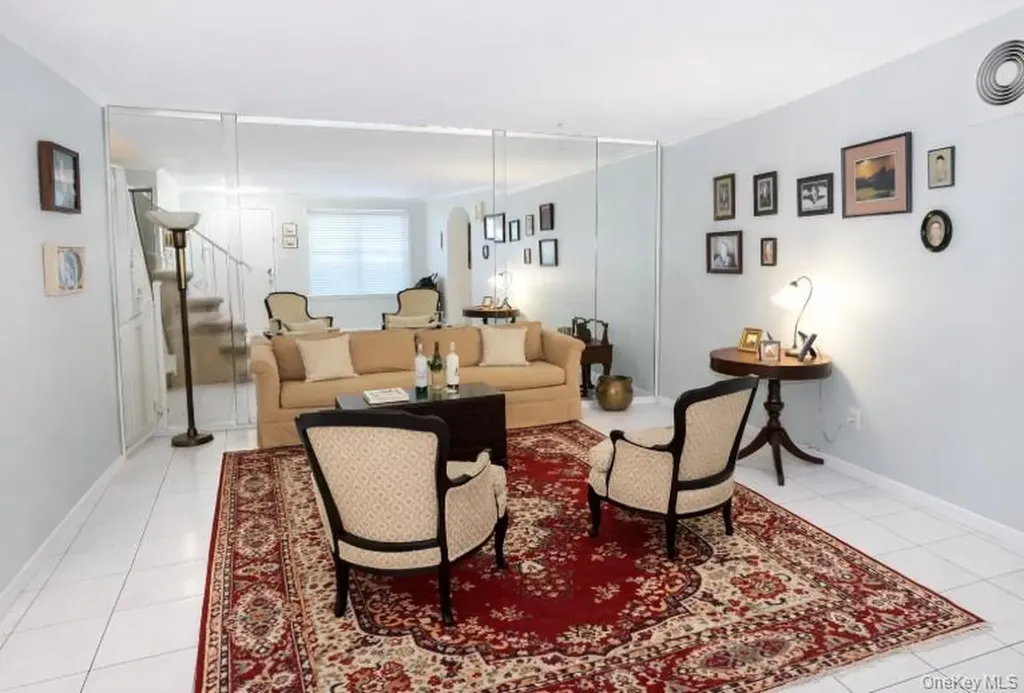 280 Brettonwoods Drive Coram NY 11727