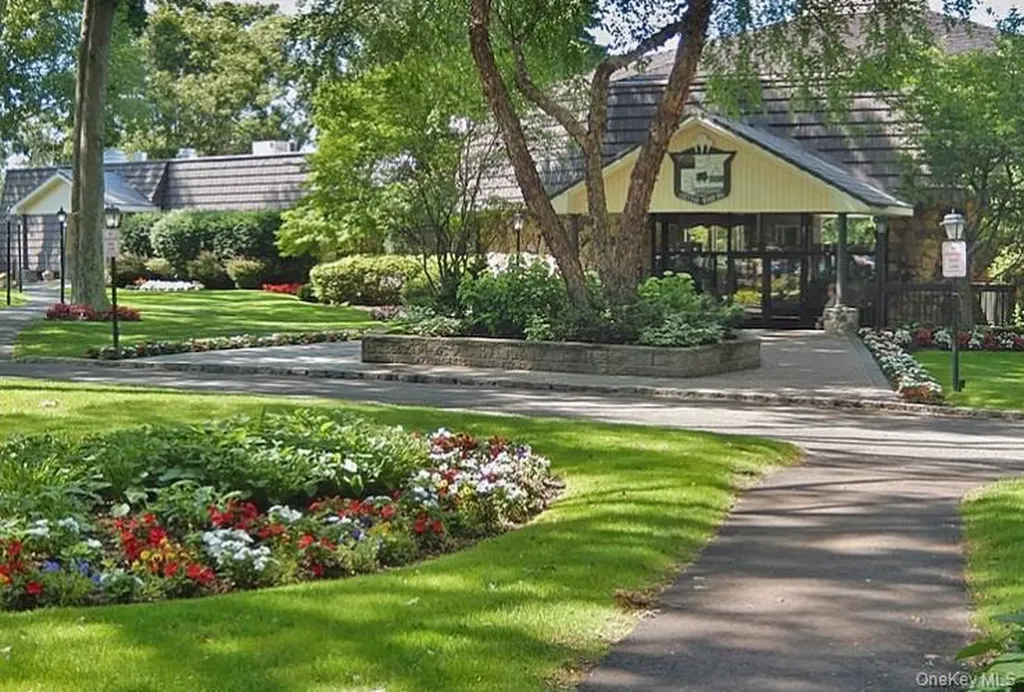 280 Brettonwoods Drive Coram NY 11727