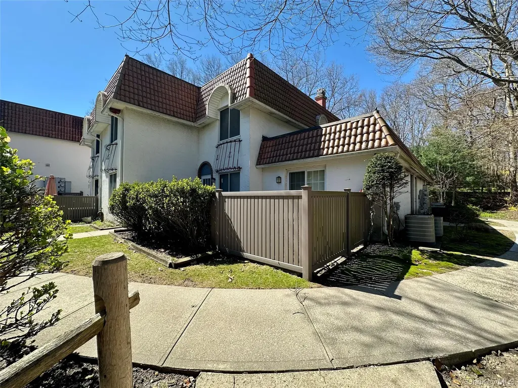 280 Brettonwoods Drive Coram NY 11727