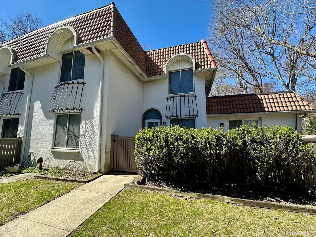 280 Brettonwoods Drive Coram NY 11727