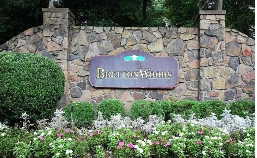 280 Brettonwoods Drive Coram NY 11727