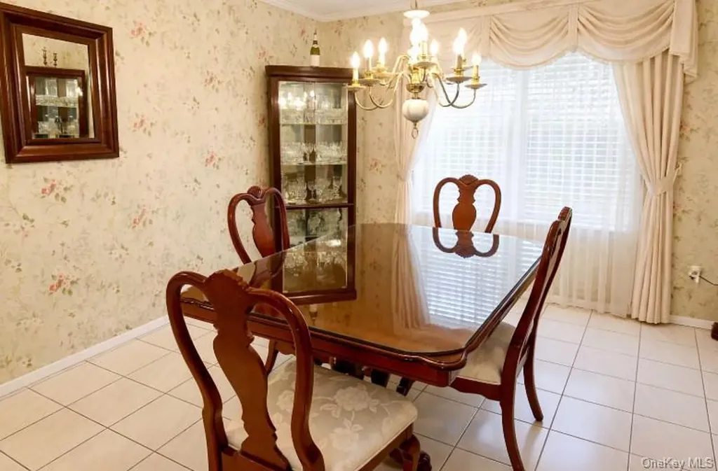 280 Brettonwoods Drive Coram NY 11727