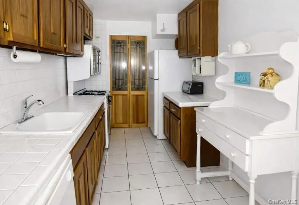 280 Brettonwoods Drive Coram NY 11727