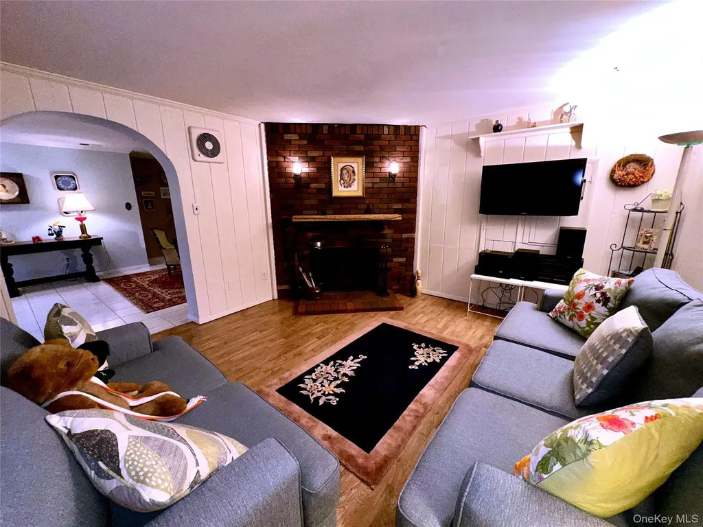 280 Brettonwoods Drive Coram NY 11727