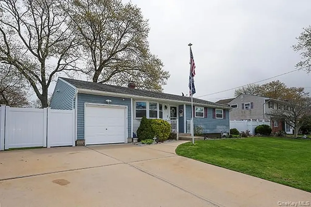 99 Ronkonkoma Boulevard Centereach NY 11720