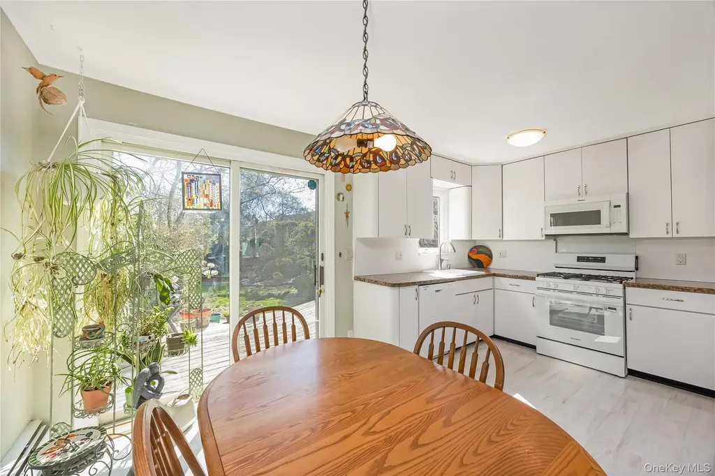 3017 Roxbury Road Oceanside NY 11572