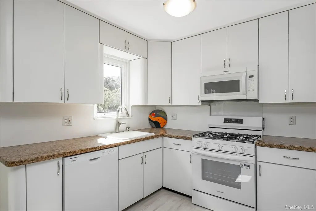 3017 Roxbury Road Oceanside NY 11572