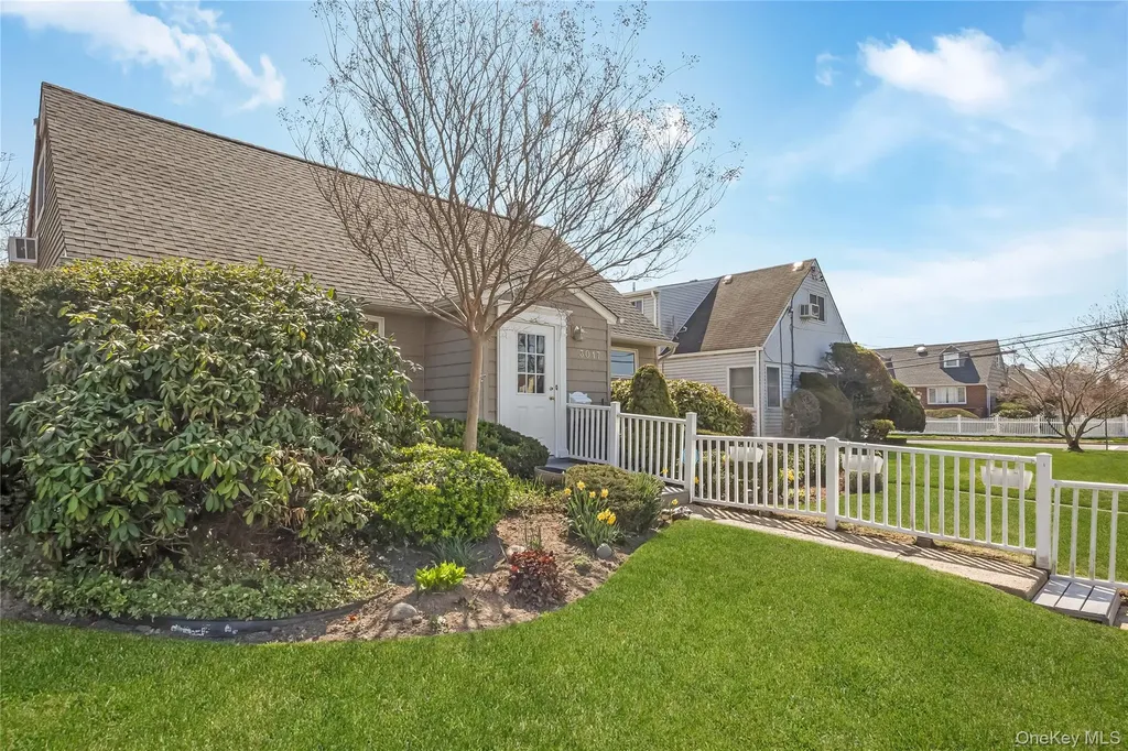 3017 Roxbury Road Oceanside NY 11572