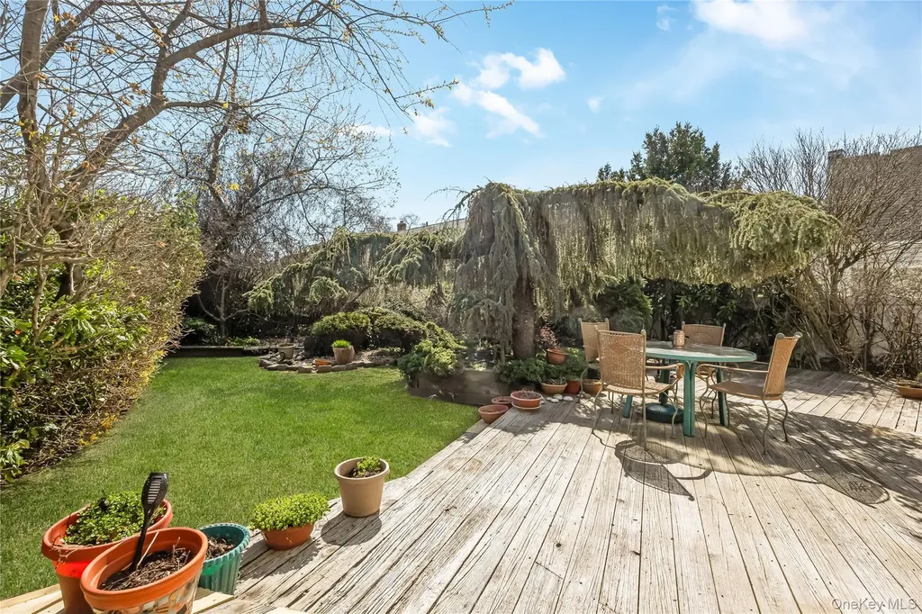 3017 Roxbury Road Oceanside NY 11572