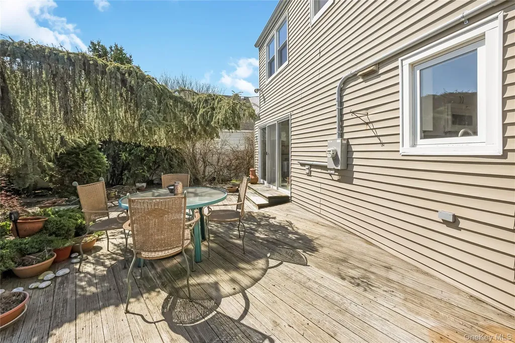 3017 Roxbury Road Oceanside NY 11572