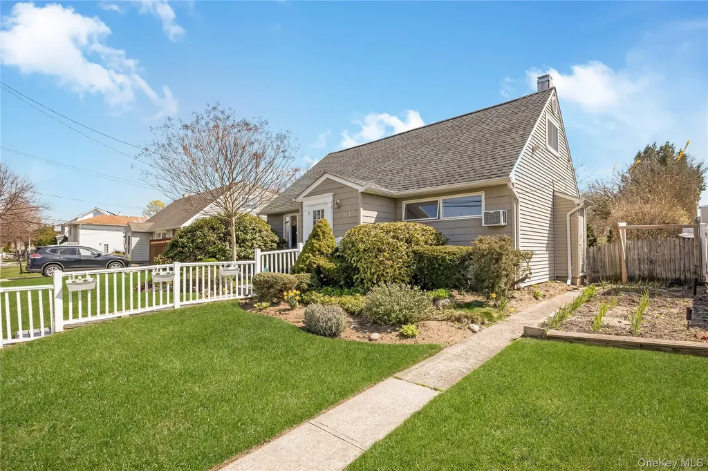 3017 Roxbury Road Oceanside NY 11572