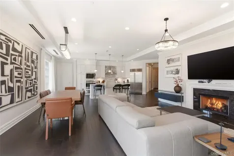 5000 Royal Court North Hills NY 11040