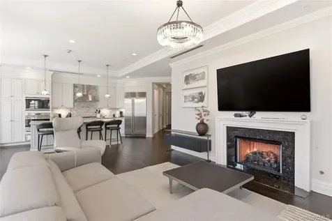 5000 Royal Court North Hills NY 11040