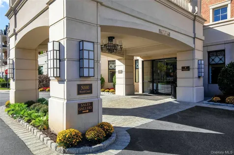 5000 Royal Court North Hills NY 11040