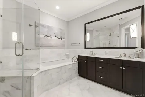 5000 Royal Court North Hills NY 11040
