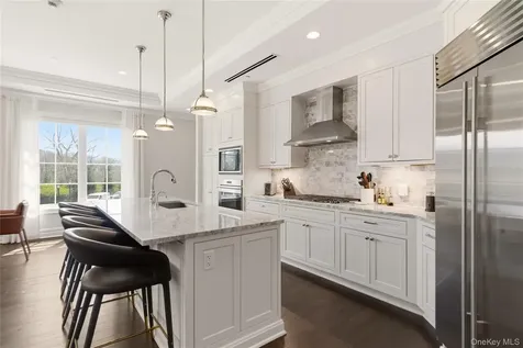 5000 Royal Court North Hills NY 11040