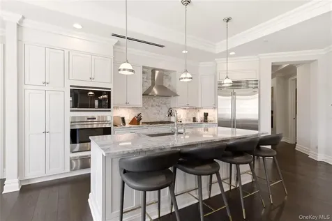 5000 Royal Court North Hills NY 11040