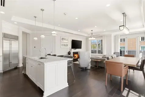 5000 Royal Court North Hills NY 11040