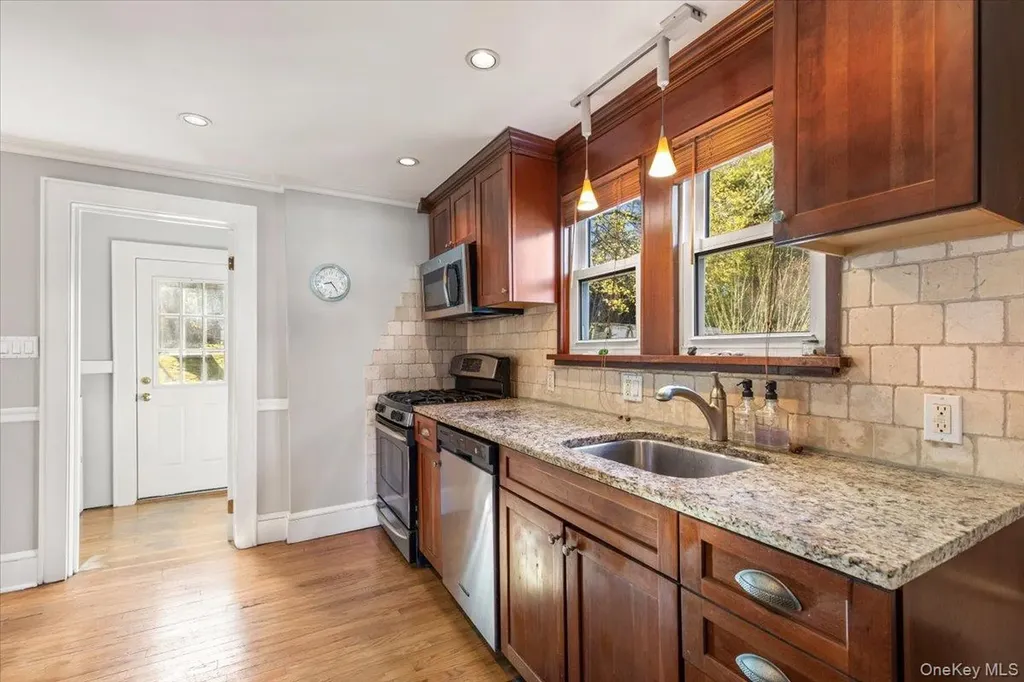 280 Knollwood Road White Plains NY 10607