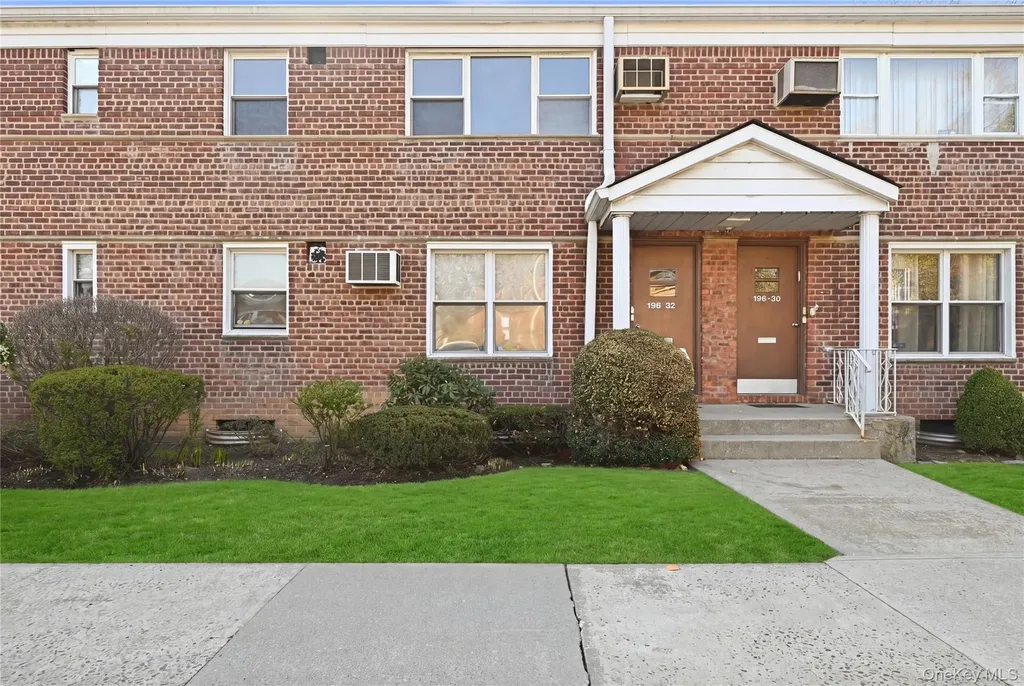 196-32 Pompeii Avenue Holliswood NY 11423