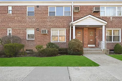 196-32 Pompeii Avenue Holliswood NY 11423