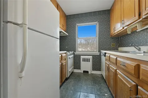 196-32 Pompeii Avenue Holliswood NY 11423