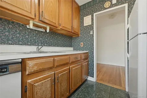 196-32 Pompeii Avenue Holliswood NY 11423