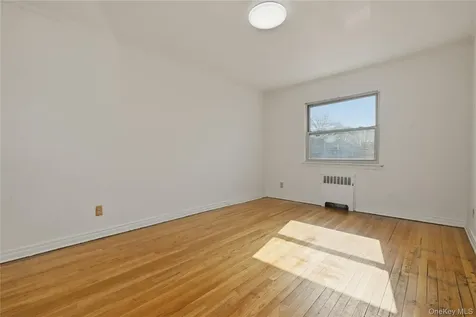 196-32 Pompeii Avenue Holliswood NY 11423