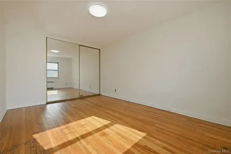 196-32 Pompeii Avenue Holliswood NY 11423