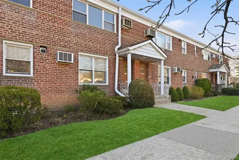 196-32 Pompeii Avenue Holliswood NY 11423