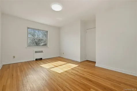 196-32 Pompeii Avenue Holliswood NY 11423