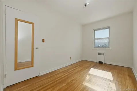 196-32 Pompeii Avenue Holliswood NY 11423
