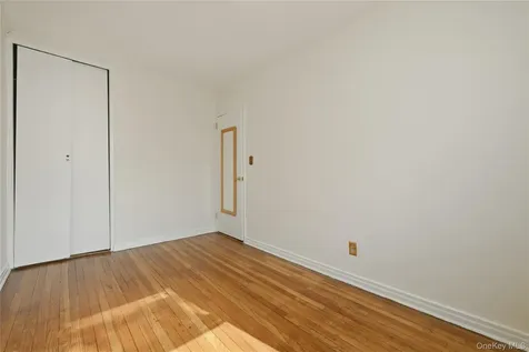196-32 Pompeii Avenue Holliswood NY 11423