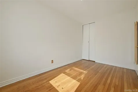 196-32 Pompeii Avenue Holliswood NY 11423