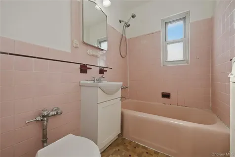 196-32 Pompeii Avenue Holliswood NY 11423