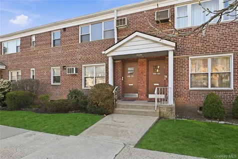 196-32 Pompeii Avenue Holliswood NY 11423