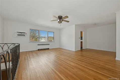 196-32 Pompeii Avenue Holliswood NY 11423