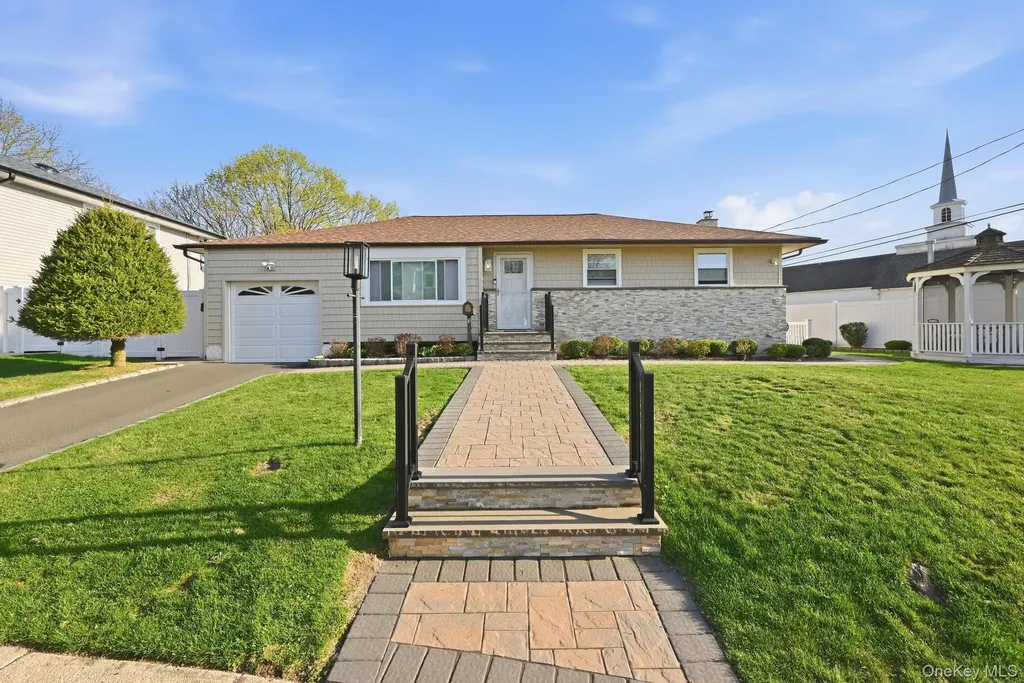 3 Miriam Lane Plainview NY 11803