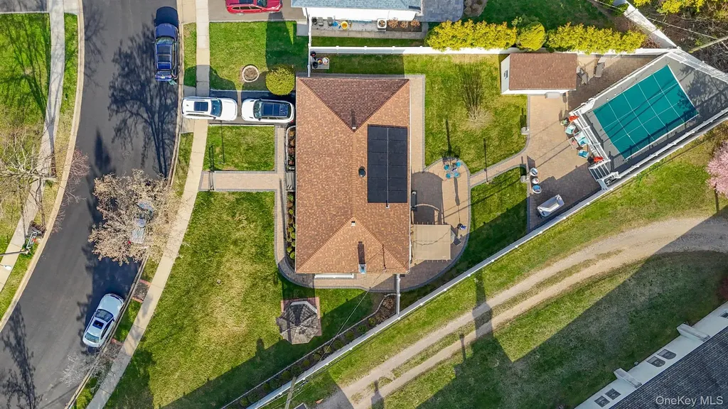 3 Miriam Lane Plainview NY 11803