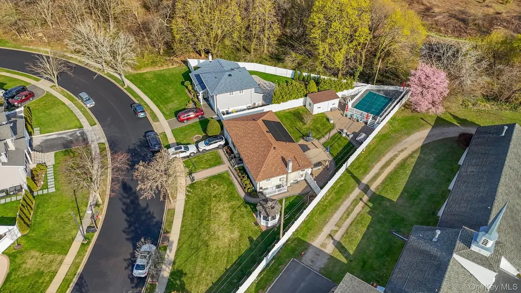 3 Miriam Lane Plainview NY 11803