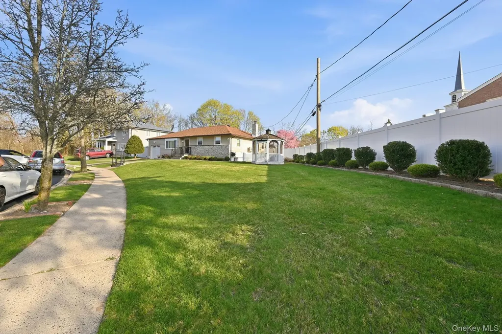 3 Miriam Lane Plainview NY 11803