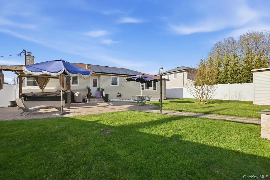 3 Miriam Lane Plainview NY 11803
