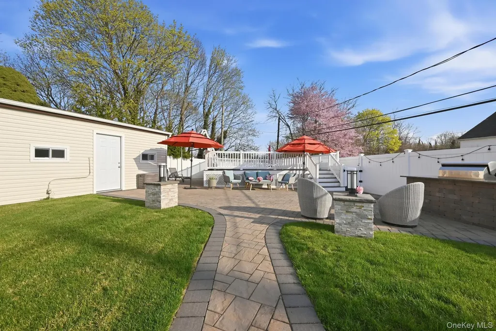 3 Miriam Lane Plainview NY 11803