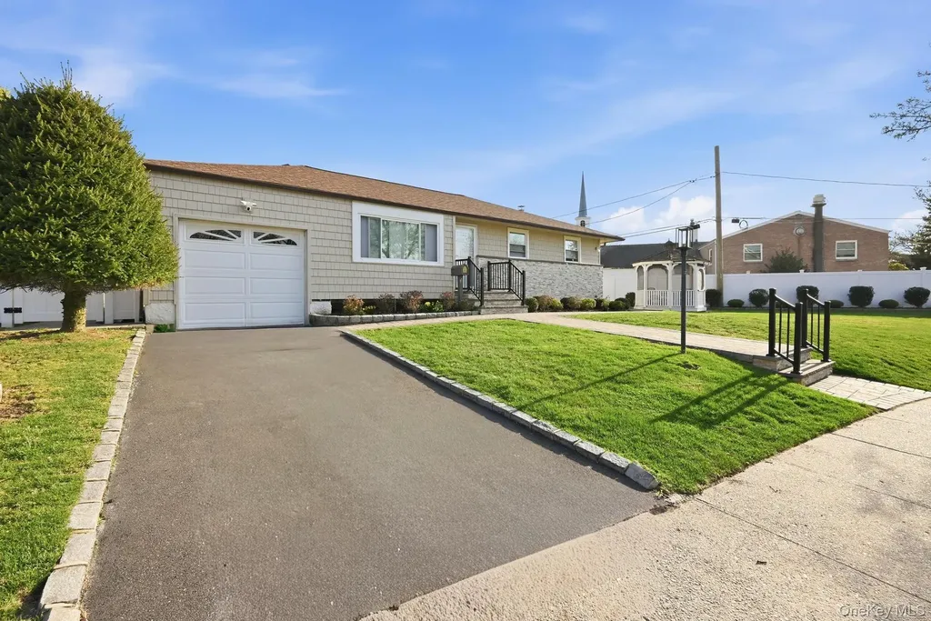3 Miriam Lane Plainview NY 11803