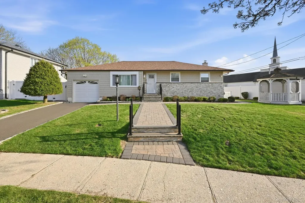 3 Miriam Lane Plainview NY 11803