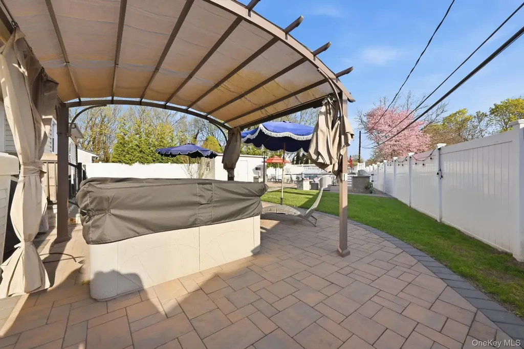 3 Miriam Lane Plainview NY 11803
