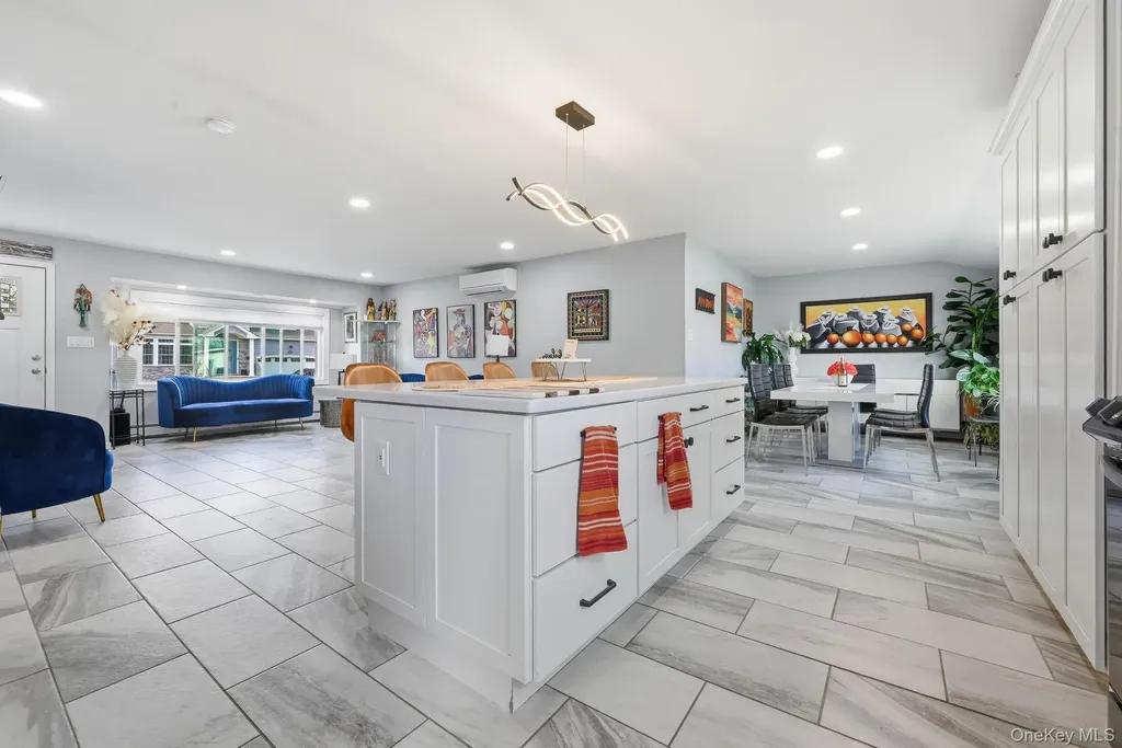3 Miriam Lane Plainview NY 11803
